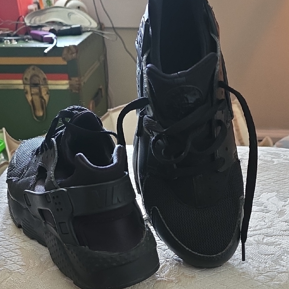 Nike Men's Black Athletic Shoes